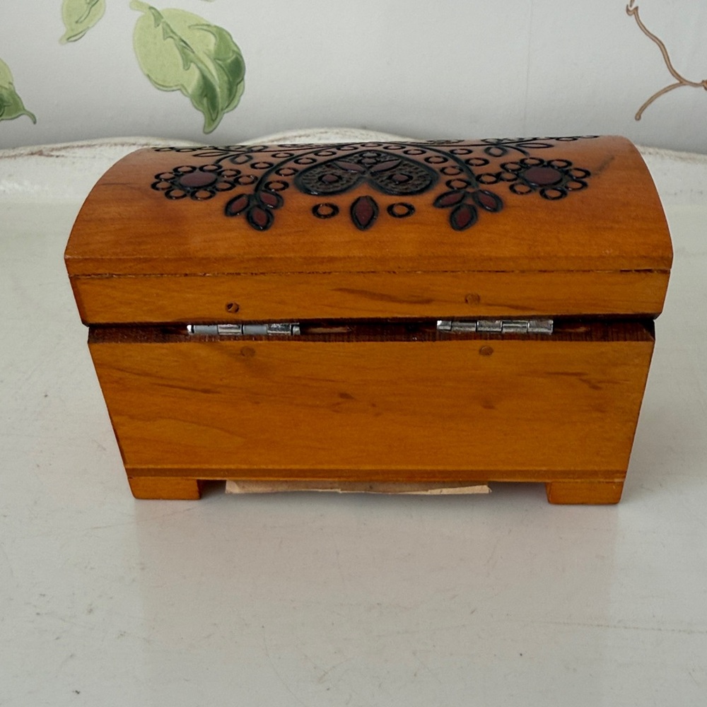 Vintage Wooden Trinket Box Polish Folk Art Handcarved Hearts - Made in Poland - Picture 8 of 11